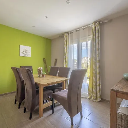 Boutique In With Swimming Pool *